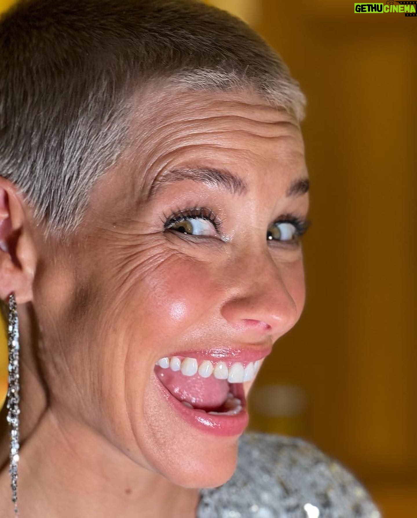 Evangeline Lilly - 123.2K Likes - I know I've been negligent in posting. We had our big UK premier last night and I still haven't posted one photo. It's been pretty full-on and I really just wanted to be present and enjoy my night. Here is a little behind the scenes sneak peek. Last touches before walking out the door. 🚪
#antmanandthewaspquantumania