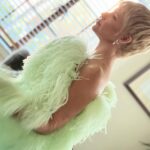 Evangeline Lilly Instagram - Behind the feathered scenes. 💚 #antmanandthewaspquantumania #premier @kevinmichaelericson @giambattistavalliparis @lisastoreymakeup @bridgetbragerhair and Jaime Powell 🤍