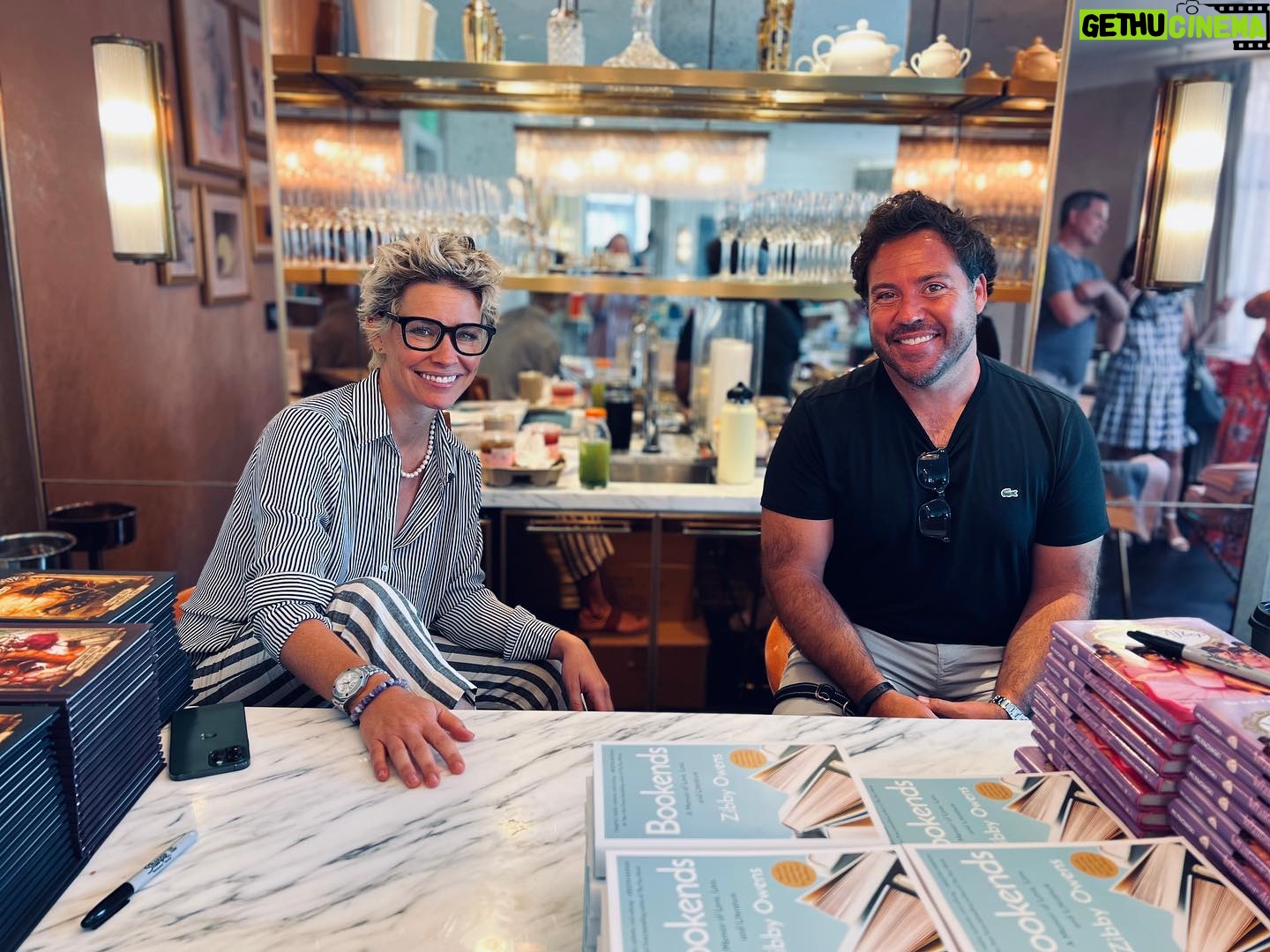 Evangeline Lilly Instagram - Just whiling away the hours surrounded by books and talking to great people. #bookends #bookfair @morningmoonproductions