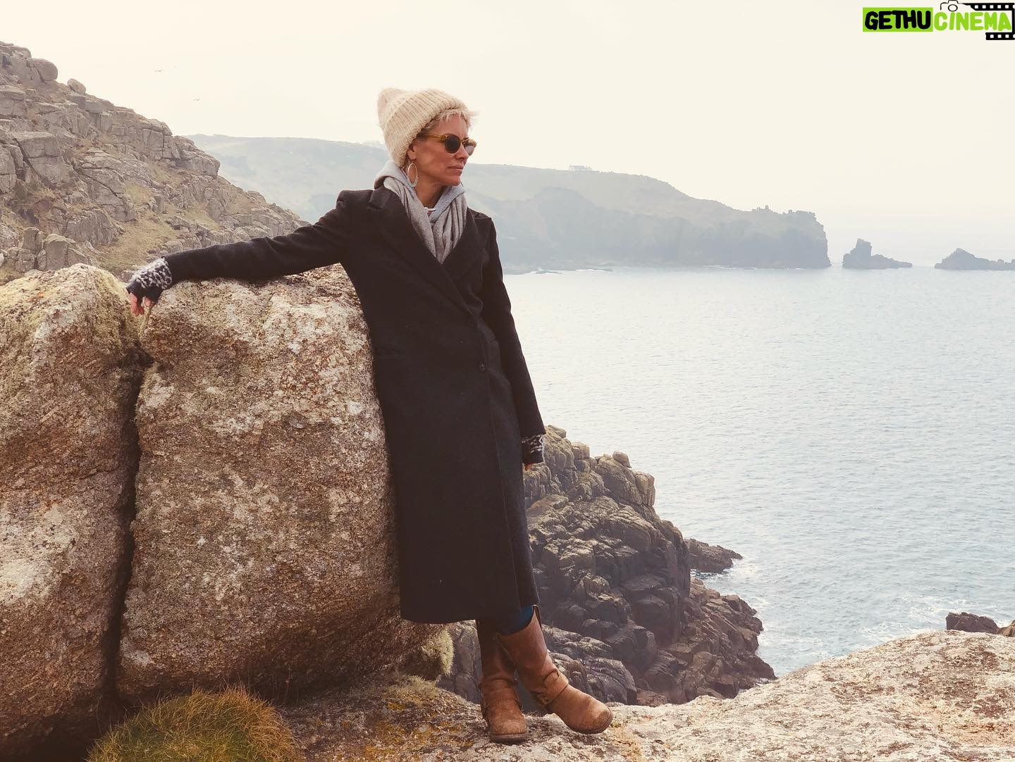Evangeline Lilly Instagram - A Prayer for Those Who are Struggling: I don’t want security for myself over others, I want security for myself WITH everyone else. I don’t want abundance for myself over others, I want abundance for myself with others. You are with me, always. When I sleep, when I wake, when I pray, when I dance. When I create. You are always with me. How can I be full when you are empty? How can I feel abundant when you are lacking? You are not forgotten, you, the one who is alone, the one who is poor, the one who is barely hanging on by a thread. You are with me all the time. You are in my actions, you are in my choices, you are in my feelings, you are in my prayers. May Mystery lift you up into a place of internal abundance through the mire of your external circumstance. May Mystery uphold the integrity of your internal abundance even in the face of excessive external abundance. Wherever you are, whatever you are experiencing, you are not alone, nor forgotten.