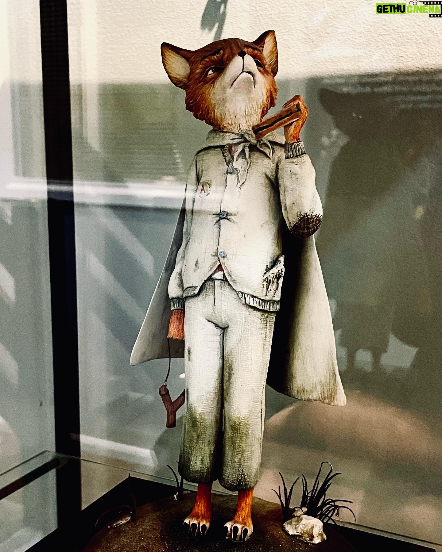 Evangeline Lilly Instagram - Visited our friends @mackandsaund at their offices in Manchester. We’ve been talking @thesquickerwonkers for years, but this was our first time to visit. What a total delight it was to see all the breathtaking, modern “puppets” they have created over their many years making extraordinary films for some of our favourite film-makers. Finally meeting Peter for the first time was wonderful! And getting into the workrooms and meeting the craftsmen and women was a highlight…we picked their brains for so long we missed our train to London for our Forbidden Planet signing! 🤪. #wellworthit #thesquickerwonkers #stopanimation #film #series #animation #puppets #marionettes #darkanddelicious #corpsebride #frankenweenie #marsattacks #fantasticmrfox