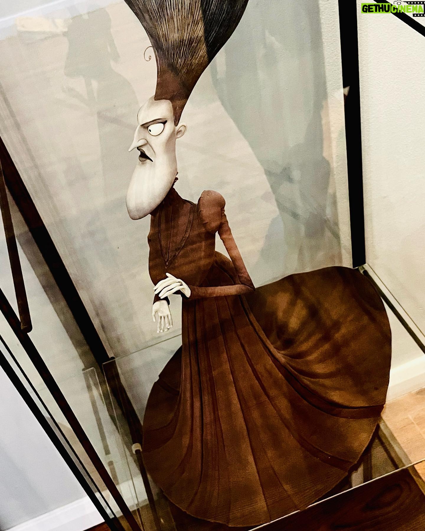 Evangeline Lilly Instagram - Visited our friends @mackandsaund at their offices in Manchester. We’ve been talking @thesquickerwonkers for years, but this was our first time to visit. What a total delight it was to see all the breathtaking, modern “puppets” they have created over their many years making extraordinary films for some of our favourite film-makers. Finally meeting Peter for the first time was wonderful! And getting into the workrooms and meeting the craftsmen and women was a highlight…we picked their brains for so long we missed our train to London for our Forbidden Planet signing! 🤪. #wellworthit #thesquickerwonkers #stopanimation #film #series #animation #puppets #marionettes #darkanddelicious #corpsebride #frankenweenie #marsattacks #fantasticmrfox