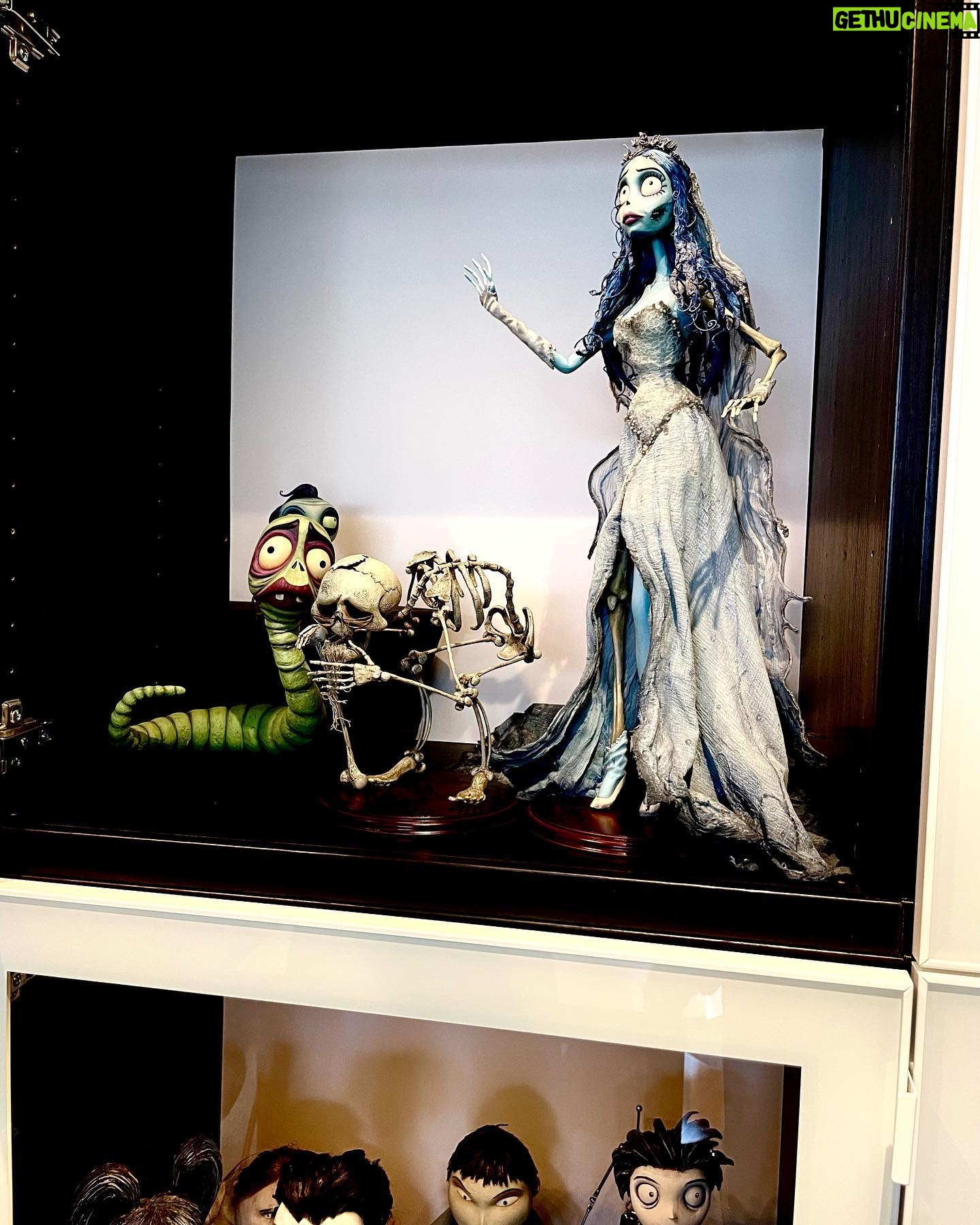Evangeline Lilly Instagram - Visited our friends @mackandsaund at their offices in Manchester. We’ve been talking @thesquickerwonkers for years, but this was our first time to visit. What a total delight it was to see all the breathtaking, modern “puppets” they have created over their many years making extraordinary films for some of our favourite film-makers. Finally meeting Peter for the first time was wonderful! And getting into the workrooms and meeting the craftsmen and women was a highlight…we picked their brains for so long we missed our train to London for our Forbidden Planet signing! 🤪. #wellworthit #thesquickerwonkers #stopanimation #film #series #animation #puppets #marionettes #darkanddelicious #corpsebride #frankenweenie #marsattacks #fantasticmrfox