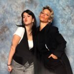 Evangeline Lilly Instagram – Thank you #rhodeislandcomiccon for a wonderful weekend. 🥰 The panel was a lovely wander through nearly twenty years of memories.

Thank you @rodrigo_bastos_didier for being the best signing buddy a gal could ask for and for creating the most spectacular illustrations to bring my stories to life.

Thank you @cyberaug for being my resident photographer 📸 and for always dragging @beanafred to see me 😉😉

Thank you to my beautiful fans @sammi_815 @char11ev @alexa.mathisen and Mama Andrea for spending my lunch break with me and for being willing to tell me a little about yourselves. That was really special for me. 

Thank you to all the fellow “talent” who kept me company in the green room and a special shout out to @sethgreen for always screaming “anarchy” every time someone knocked over the flimsy line barriers. 🤘🏻👩🏼‍🎤

Oh! And thank you to @lordvban for adding the fun #Avengers theme music to your post. I’m sure your face would have added to the image, not detracted 😉😉

#ricc #lost #hobbit #antmanandthewasp #marvel #realsteel #wasp #tauriel #kateausten #baileytallet #hopevandyne @whoisginaanyway @zay009 @cap_pham_america