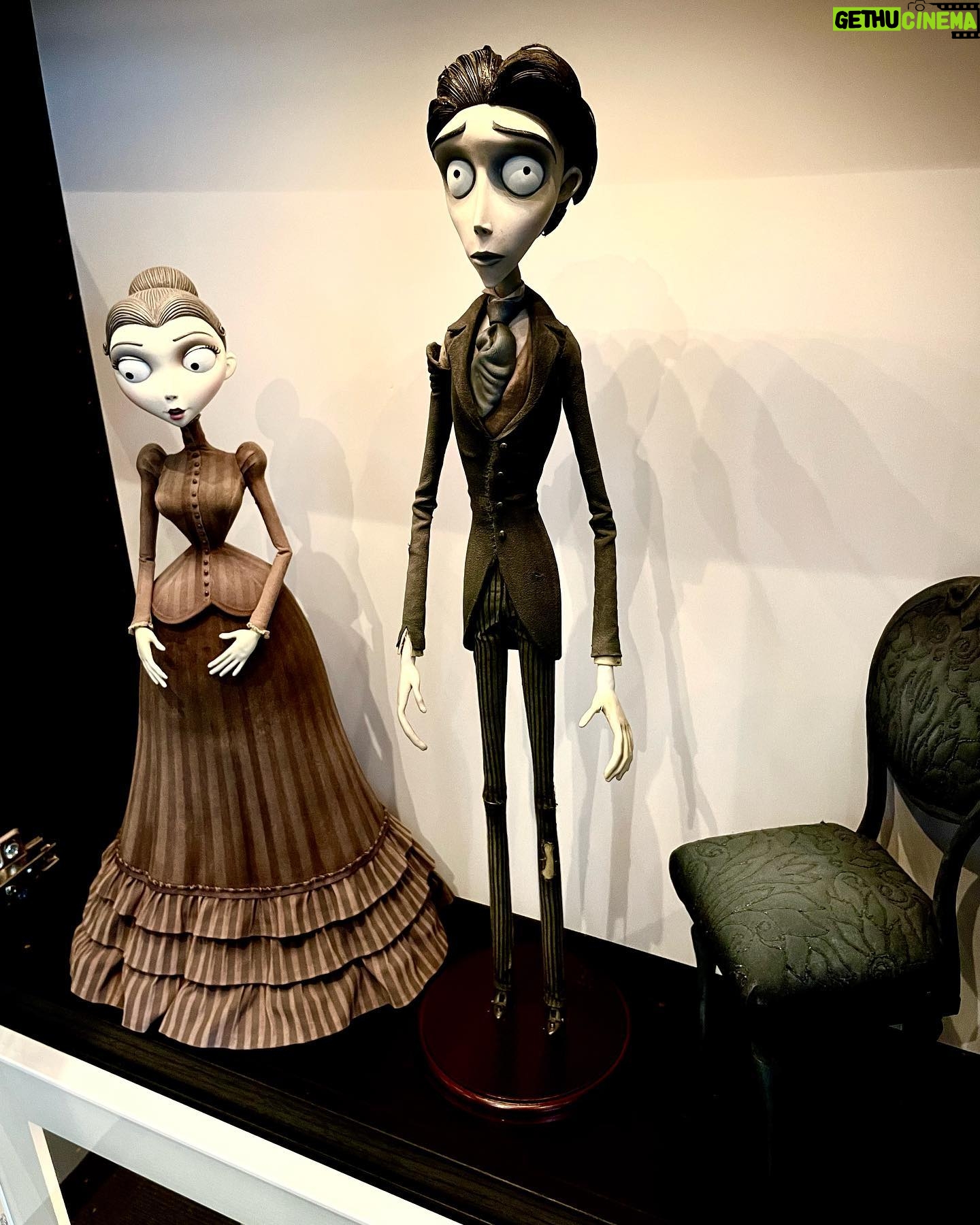 Evangeline Lilly Instagram - Visited our friends @mackandsaund at their offices in Manchester. We’ve been talking @thesquickerwonkers for years, but this was our first time to visit. What a total delight it was to see all the breathtaking, modern “puppets” they have created over their many years making extraordinary films for some of our favourite film-makers. Finally meeting Peter for the first time was wonderful! And getting into the workrooms and meeting the craftsmen and women was a highlight…we picked their brains for so long we missed our train to London for our Forbidden Planet signing! 🤪. #wellworthit #thesquickerwonkers #stopanimation #film #series #animation #puppets #marionettes #darkanddelicious #corpsebride #frankenweenie #marsattacks #fantasticmrfox
