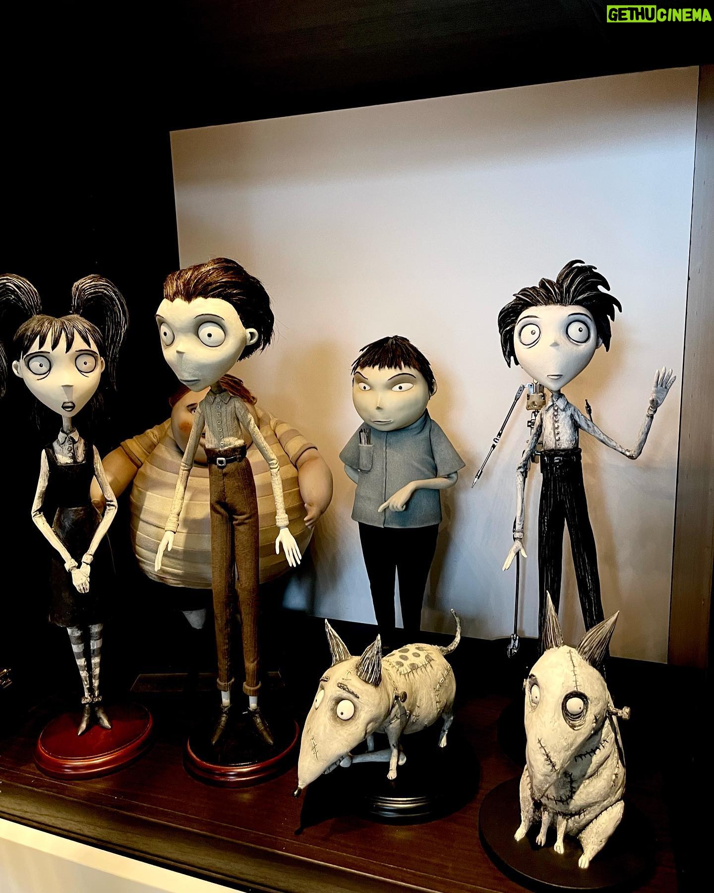 Evangeline Lilly Instagram - Visited our friends @mackandsaund at their offices in Manchester. We’ve been talking @thesquickerwonkers for years, but this was our first time to visit. What a total delight it was to see all the breathtaking, modern “puppets” they have created over their many years making extraordinary films for some of our favourite film-makers. Finally meeting Peter for the first time was wonderful! And getting into the workrooms and meeting the craftsmen and women was a highlight…we picked their brains for so long we missed our train to London for our Forbidden Planet signing! 🤪. #wellworthit #thesquickerwonkers #stopanimation #film #series #animation #puppets #marionettes #darkanddelicious #corpsebride #frankenweenie #marsattacks #fantasticmrfox