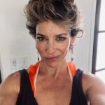 Evangeline Lilly Instagram - @bridgetbragerhair ! I am loving my @t3micro curling iron for my new length! Tiny little iron for short little hairs. 😚 xx #notanad