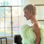 Evangeline Lilly Instagram - Behind the feathered scenes. 💚 #antmanandthewaspquantumania #premier @kevinmichaelericson @giambattistavalliparis @lisastoreymakeup @bridgetbragerhair and Jaime Powell 🤍