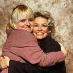 Evangeline Lilly Instagram – Thank you #rhodeislandcomiccon for a wonderful weekend. 🥰 The panel was a lovely wander through nearly twenty years of memories.

Thank you @rodrigo_bastos_didier for being the best signing buddy a gal could ask for and for creating the most spectacular illustrations to bring my stories to life.

Thank you @cyberaug for being my resident photographer 📸 and for always dragging @beanafred to see me 😉😉

Thank you to my beautiful fans @sammi_815 @char11ev @alexa.mathisen and Mama Andrea for spending my lunch break with me and for being willing to tell me a little about yourselves. That was really special for me. 

Thank you to all the fellow “talent” who kept me company in the green room and a special shout out to @sethgreen for always screaming “anarchy” every time someone knocked over the flimsy line barriers. 🤘🏻👩🏼‍🎤

Oh! And thank you to @lordvban for adding the fun #Avengers theme music to your post. I’m sure your face would have added to the image, not detracted 😉😉

#ricc #lost #hobbit #antmanandthewasp #marvel #realsteel #wasp #tauriel #kateausten #baileytallet #hopevandyne @whoisginaanyway @zay009 @cap_pham_america