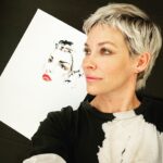 Evangeline Lilly Instagram - I saw this beautiful, minimalist painting by @nihat_ha on Instagram and knew immediately I had to have it. I reached out and bought it and it has finally arrived. There is something about her that reminds me of me…an essence. I felt a kindship to this piece and I am so excited to frame and hang it in my home. She will keep me company. #art #painting #watercolour #minimalist