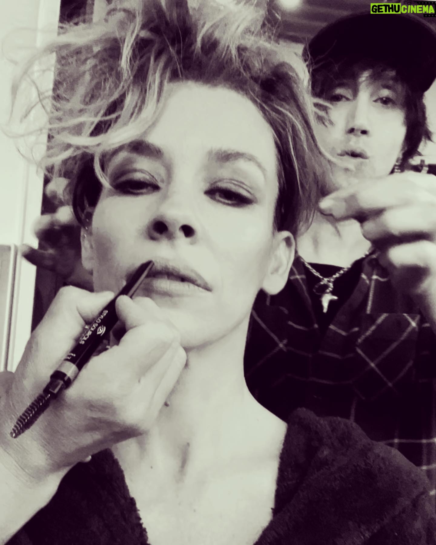 Evangeline Lilly Instagram - #behindthescenes snap at @theamazingmagazine photo shoot last weekend. What Burns Inside of Me 🔥 I burn with anger for the injustice in the world. I burn with compassion and empathy for the world’s struggle/suffering/pain (incl nature) I burn with a joy and a love that is so big I can’t contain it. I burn with an inner freedom that wants to express itself outwardly.