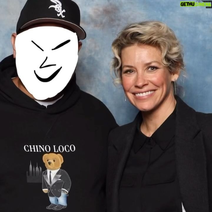 Evangeline Lilly Instagram - Thank you #rhodeislandcomiccon for a wonderful weekend. 🥰 The panel was a lovely wander through nearly twenty years of memories. Thank you @rodrigo_bastos_didier for being the best signing buddy a gal could ask for and for creating the most spectacular illustrations to bring my stories to life. Thank you @cyberaug for being my resident photographer 📸 and for always dragging @beanafred to see me 😉😉 Thank you to my beautiful fans @sammi_815 @char11ev @alexa.mathisen and Mama Andrea for spending my lunch break with me and for being willing to tell me a little about yourselves. That was really special for me. Thank you to all the fellow "talent" who kept me company in the green room and a special shout out to @sethgreen for always screaming "anarchy" every time someone knocked over the flimsy line barriers. 🤘🏻👩🏼‍🎤 Oh! And thank you to @lordvban for adding the fun #Avengers theme music to your post. I'm sure your face would have added to the image, not detracted 😉😉 #ricc #lost #hobbit #antmanandthewasp #marvel #realsteel #wasp #tauriel #kateausten #baileytallet #hopevandyne @whoisginaanyway @zay009 @cap_pham_america