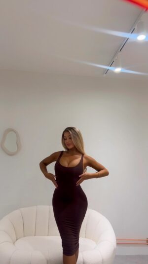 Eve Gale Instagram - a moment for the dress 🤎 

@FashionNova AD