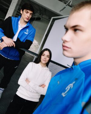 Evgenia Medvedeva Instagram - Будь стильным в движении с Женей Медведевой ⚪️🔵

Вместе с чемпионкой мира и болельщицей «Динамо» мы решили разыграть вещи из новой коллекции Puma. Ты в деле? 😏

Каждый может выиграть ⤵️
🔹 1 место: вещь из нового поступления от бренда Puma
🔹 со 2 по 6 места: бокс от Евгении Медведевой с её автографом
🔹 с 7 по 10 места: мягкую игрушку от «Динамо»

Переходи по ссылке в stories и участвуй 🙌

P.S. Если удача не на твоей стороне, не отчаивайся! Заходи в наши магазины и закупайся 😉

🏟️ Фаншоп, ТЦ «Арена Плаза»
🏬 «ДинамоСТОр», ГУМ