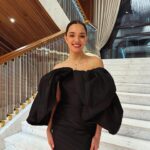 Evgenia Medvedeva Instagram - Вчера на премии ТЭФИ🖤 . Dress: @canach_official Style: @tomazinka MUAH: @irinayanilova
