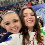 Evgenia Medvedeva Instagram – Сегодня Спортивный арбитражный суд (CAS) дисквалифицировал Камилу Валиеву на 4 года, начиная с 25 декабря 2021-го, и лишил всех медалей, завоеванных с той же даты. Грустное решение, но мы уже привыкли грустить в российском спорте. Все, что я думаю по этому поводу я скажу Камиле лично, но хотелось бы озвучить пару мыслей и публично. 

Я была рядом с Камилой в Китае, когда это все происходило. Была рядом и по завершении Игр, и мы летели на соседних креслах в самолете в Москву из Китая. Я видела все эмоции от и до. Помню, как сильно она переживала и одновременно негодовала, не понимая что происходит. Так не ведет себя спортсмен, который целенаправленно употреблял допинг. Он будет злиться, что все всплыло, искать виноватых, но Камила просто не понимала что происходит. 

Представьте, что вы всю жизнь стремитесь к золоту на Олимпиаде, а потом вы приезжаете на нее в статусе фаворита. Вы готовы побеждать. А вам говорят: ну вы выступайте, но мы скорее всего лишим потом вас медалей. А вам 15 лет. 

Но вопросов у меня очень много к этой истории. Почему история с триметазидином всплыла за пару дней до выступления на Олимпиаде, если о ней было известно уже в декабре 2021 года? Как можно было принимать решение в итоге после Олимпиады аж 2 года?! Очень много бюрократии. И вообще зачем фигуристу допинг? Я понимаю легкая атлетика, лыжи, биатлон, то есть атлетам, работающим на длинной дистанции, но фигуристу? Какое лекарство способно помочь прыгать 4-й тулуп? Может, поделитесь со мной рецептом? 

Я могу с уверенностью сказать, что Камила Валиева ничего не знала ни про какой триметазидин. И мне очень жаль, что спортсмена, который не совершал никаких ошибок целенаправленно лишают медалей. Я бы могла привести десятки примеров, когда наши зарубежные атлеты были оправданы в схожих ситуациях, но не буду. Сохраню силы, чтобы крепко обнять Камилу, когда мы увидимся. 

P.S. Камила, я хочу, чтобы ты просто улыбалась. Как на этом фото. Люблю тебя!