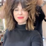 Evrim Doğan Instagram - Canım dostum @huseyinpolatofficial işini bu kadar özenle yapmana, profesyonelliğine, çalışkanlığına her zaman hayranım … beni her daim iyi hissettiren harika ekibine ve sana bin teşekkür 💙☀️💐