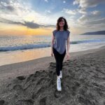 Evrim Doğan Instagram - Her batışın büyük bir gösteri ama o gün biraz daha özeldi sanki 🙏☀️