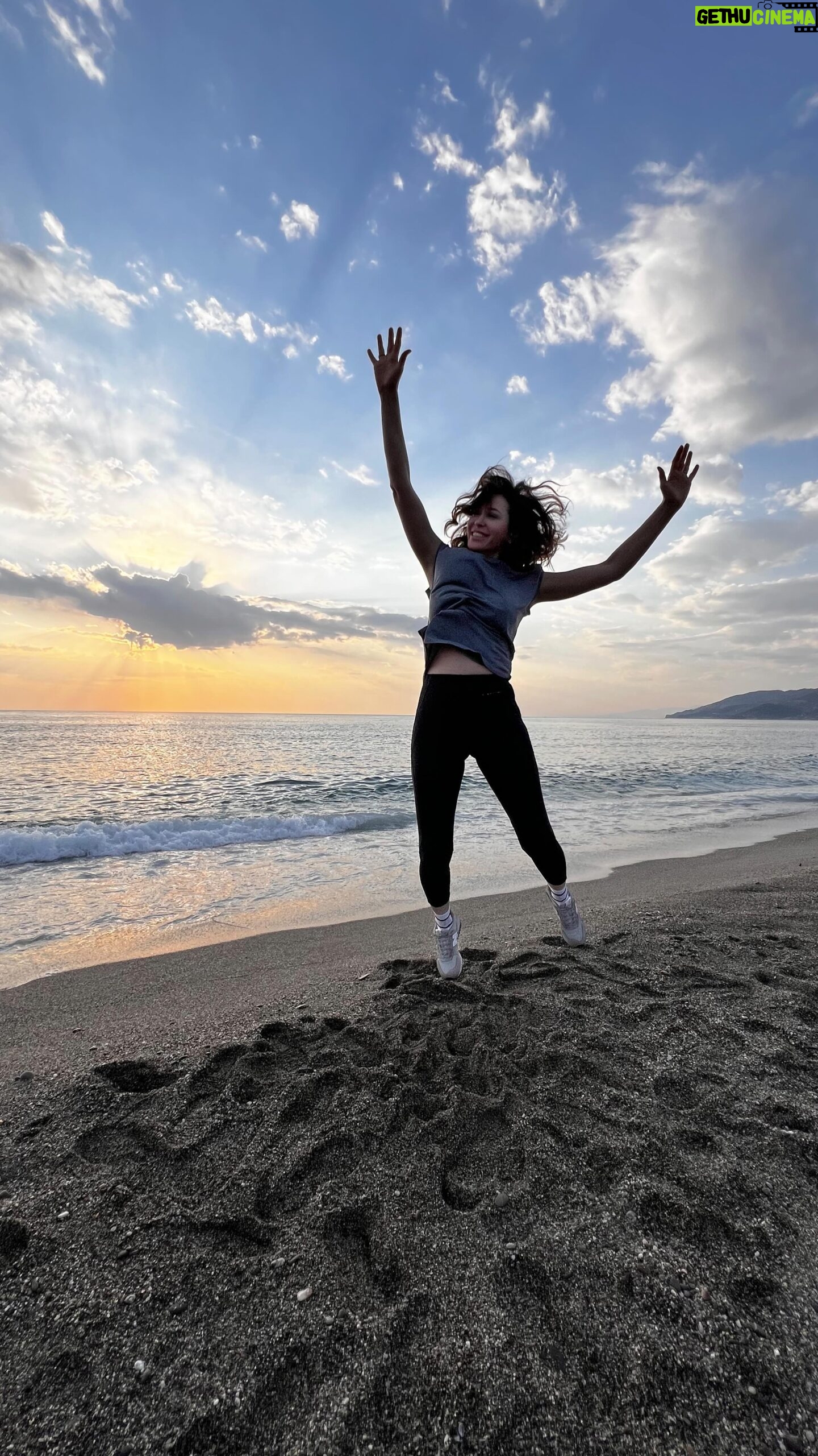 Evrim Doğan Instagram - Tatil sonrası yeni haftaya giriş yapmışızdır 😂🤪 iyi haftalar canlar 🎶