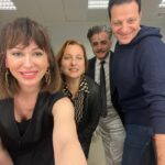 Evrim Doğan Instagram - Canım “Kum Zambakları” geçen gece son kez sahnedeydi … veda etmesi zor ama tam 3 sezon boyunca binlerce seyirciye ulaştığını bilmek…işte bu harika… çok anlamlı ve özel bu proje, kalbi güzel insanlarla tam da zamanında buluştu … iyi ki de öyle oldu …Kum Zambakları’nda emeği geçen herkese sonsuz teşekkürler 💖 umarım derdimiz tasamız anlaşılmıştır . Tek dileğim de budur … elveda “Duygu ve Fikret”
