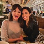 Evrim Doğan Instagram - Arşivi eziyorum arkadaşlar , benim caaanım kadınlar … iyi ki hayatımdasınız … 🩶 ı lov u 💫 daha nice nice bayram gibi geçecek günlerimize 🥂