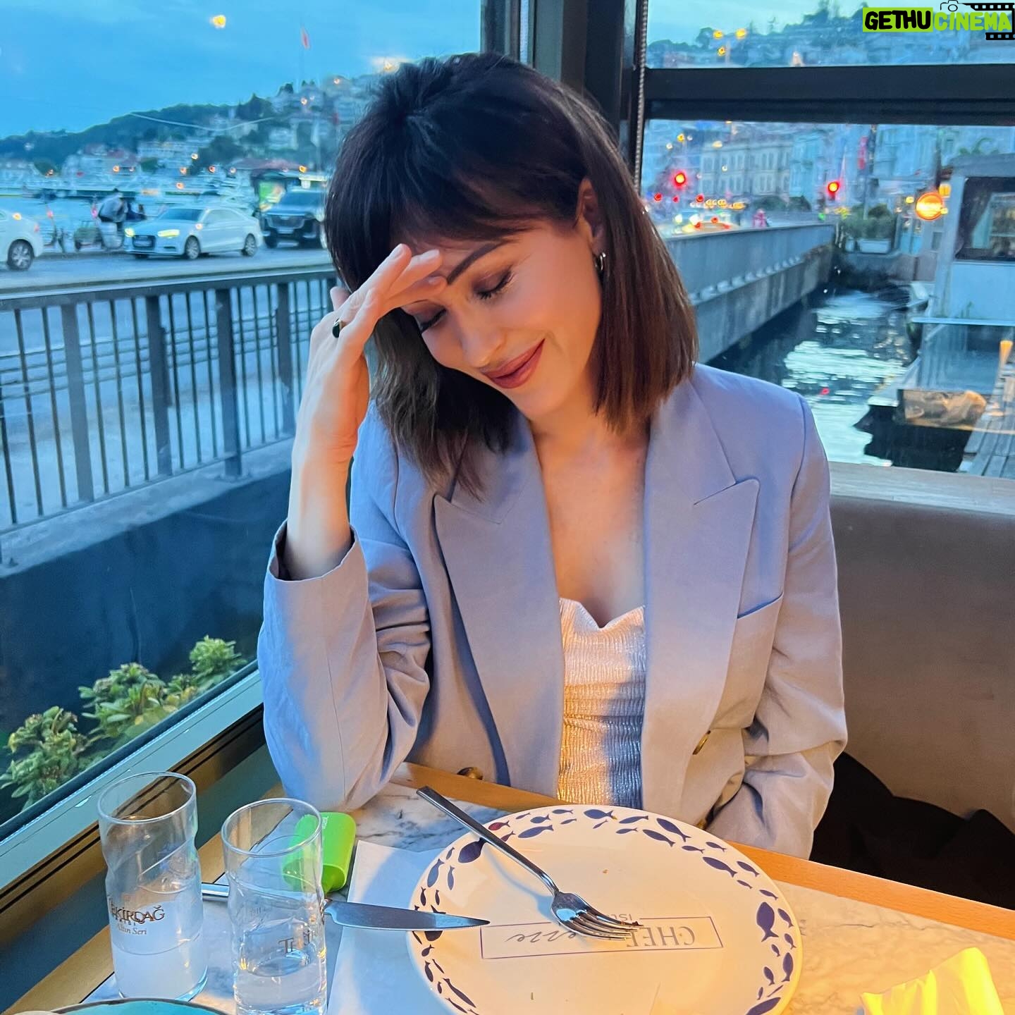 Evrim Doğan Instagram - Akşam üzerinden akşama doğru, tam yıldızlar çıkmak üzereyken, biz kaçtık… 📸 @yener__ozer