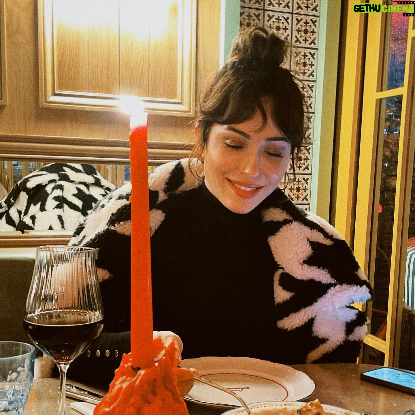 Evrim Doğan Instagram - Bir dertleşme hikayesi @ecemsbayir 📸🫶💐