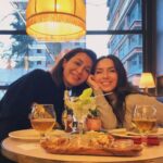 Evrim Doğan Instagram - Arşivi eziyorum arkadaşlar , benim caaanım kadınlar … iyi ki hayatımdasınız … 🩶 ı lov u 💫 daha nice nice bayram gibi geçecek günlerimize 🥂