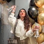 Ewa Farna Instagram - 🇨🇿 No vy jste blazinci z vesmiru, totalne nejlepsi jste jako! To ten rok vykopavate slusne! Dve ceny! ZPEVACKA ROKU a VIDEOKLIP ROKU (za interaktivni klip NO A CO) na Hudebnich Cenach Evropy 2✌️🔥 a pozor update! Jeste jste hlasovali tak, ze jsem se stala letosni ABSOLUTNI VITEZKOU!😭😍🔥 Dekuju. Dekuju. Dekuju🥰 #hudebnicenyevropy2