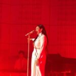 Ewa Farna Instagram – 🇨🇿 Vzpominam na dlouho dopredu vyprodany koncert ve Zline🙏🏼🎄 Dekuju za to jak jste vstricni, plny pochopeni k mym foreckum 😅, tleskajici, podporujici a zpivajici publikum. Do Zlina kdykoli. Uz se chystate na Silvestr nebo ho moc neprozivate?

#zlin #vanocnifilharmonie #silvestr