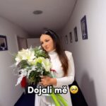 Ewa Farna Instagram – 🇨🇿 😆 „a to jsme ani nehrali…”
Zlin dojali jste me vcera, to bylo tak hezke! 🙏🏼❤️ a navic, na insta vas tady mam 700 000🤩❤️🙏🏼 dekujuuu 🧚‍♀️ #vanocnikoncert #filharmoniezlin #poslednikoncert2023 #700tisicsledujicich