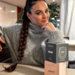 Ewa Farna Instagram - 🇨🇿 Tak schvalne, jsou moje vlasy nebo svicky??😄 Blizi se Valentyn, a ten bez svicek ani nema smysl slavit zejo😃. Tady z moji znacky @mmnt.cz ze srdce doporuceny, vlastnim nosem procuchany😅 Pri nakupu nad 1300kc doprava do Zasilkovny zdarma. #valentyn
