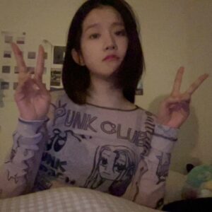 Exy Instagram - 머리를 자르니 10배 정도 더 춥네요..