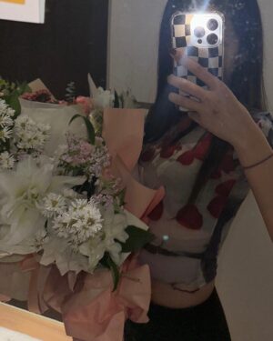 Exy Instagram - 확실하게 행복한 생일이었어요🎂🌹