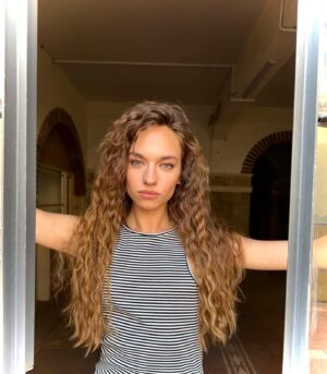 Eylül Tumbar Instagram - Hello from the other side. 👋🏻🪟