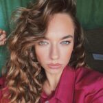 Eylül Tumbar Instagram - Göz kamaştıran yıldırımı göster onlara.