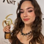 Eylül Tumbar Instagram - Bu yolculukta benimle birlikte yürüyen, sevgili iş arkadaşlarıma yönetmenlerime, yapımcımıza ve desteğiyle yanımda olan herkese teşekkür ediyorum, @trt1 @ngmediatv bir tanesiniz ✨ 🤎: @bulent.ucmak 💄: @bencetugba 💇🏼‍♀️: @harunates001 👗: @elaa_stylee 💎: @karunjewellery