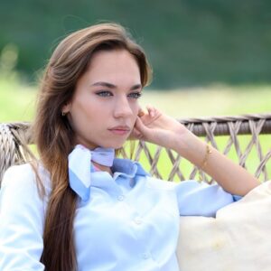 Eylül Tumbar Instagram - Hiçbir zaman dinmeyeceksin Alize rüzgarı. :)🧏🏼‍♀️
Bana rüzgara kapılmayı değil rüzgarın kendisi olmayı öğrettiğin ve her zaman kalbinin en derininden sevdiğin için teşekkürler, artık gittiğim her yere benimle geleceksin. 
Eylül’den Alize’ye rüzgarlarla…
Esen kalın. 🌬️🌪️ #kendidüşenağlamaz 

Ayrıca teşekkür etmekle bitiremeyeceğim tüm ekip. ♥️
@trt1 
@kendidusenaglamaztrt 
@ngmediatv @nazlihepturk @mugesarican 
@incibalabanoglu 
@dnzcancelik 
Ve sonsuz diğer kişi…