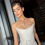 Ezgi Şenler Instagram - Kırmızı halı şıklığım onlara emanetti ✨💫🤍 Elbise: @cihan.nacar Saç/ Makyaj: @alpkavasoglu Styling : @ikincizilann