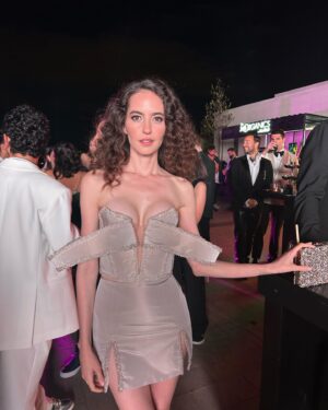 Ezgi Şenler Instagram - #ELLEStyleAwards2023 #ESAXMAC #BirlikteYeniden #ElleStilÖdülleri2023 

🙏🏻👗: @cihan.nacar
