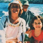 Ezgi Şenler Instagram - Çok şey var yazılacak ama kelimelere dökemiyorum hissettiklerimi. Dilim tutuk, beynim tutuk. İki sene içinde ikiniz de gittiniz ya pes. 😔 Kızgınım biraz ama size değil hayata… geçer merak etmeyin. Nur içinde uyuyun 🕯️🪽 Yıldız&Cengiz ♾️