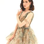 Ezgi Şenler Instagram - 🧚🏻 Gardirop Magazin 21’✨ Genel Yayın Yönetmeni: @gulay_ozdemir Fotoğraflar: @serhathayri Moda Direktörü: @caglakucukdereli Styling: @giodevdariani Saç ve Makyaj: @mesut.ozuzun Prodüksiyon: @mine.gunduz Basın: @busrabozokaytek Sosyal M: @necdetaltunbudak @nutekstudio @gardiropmagazin #gardiropmagazin #ezgisenler