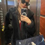 Ezgi Şenler Instagram - 2023’te yaptığım hataları 2024’te yapmama kararı aldım. Mesela 16:9 formatında çekersen fotoğrafı post atamıyorsun işte ! Sığmıyor 🥲😅