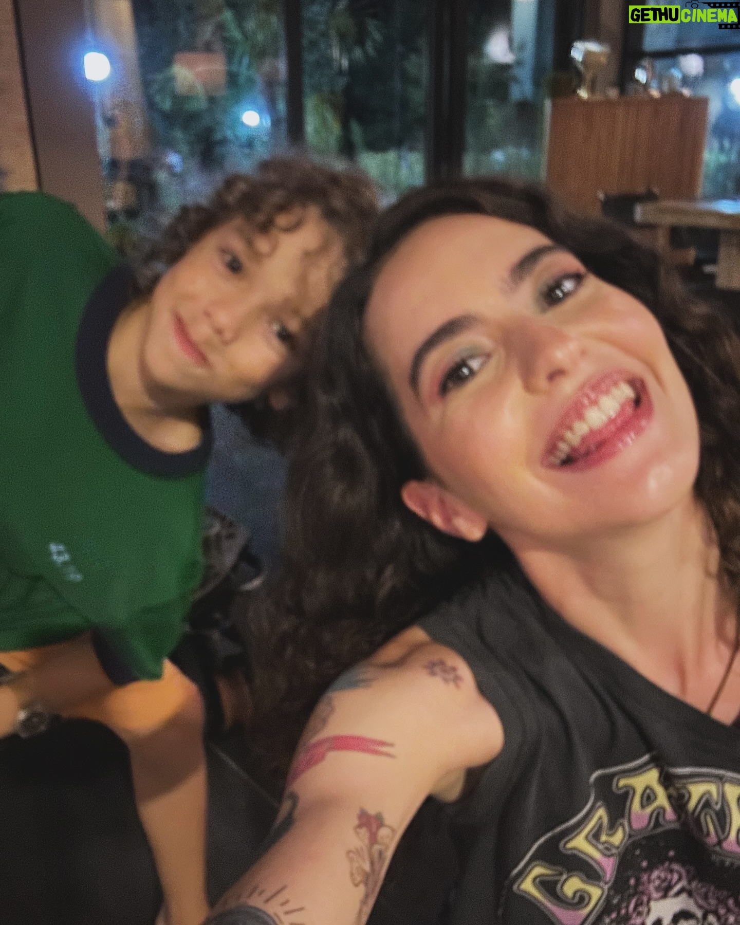 Ezgi Şenler Instagram - Netflix günü ! Sen Büyümeye Bak Bugün Yayında 🍾 iyi seyirler ! Dövmeler Fatoş’un Ezginin değil unutmayalım :) @netflixturkiye @taffpics 🎬