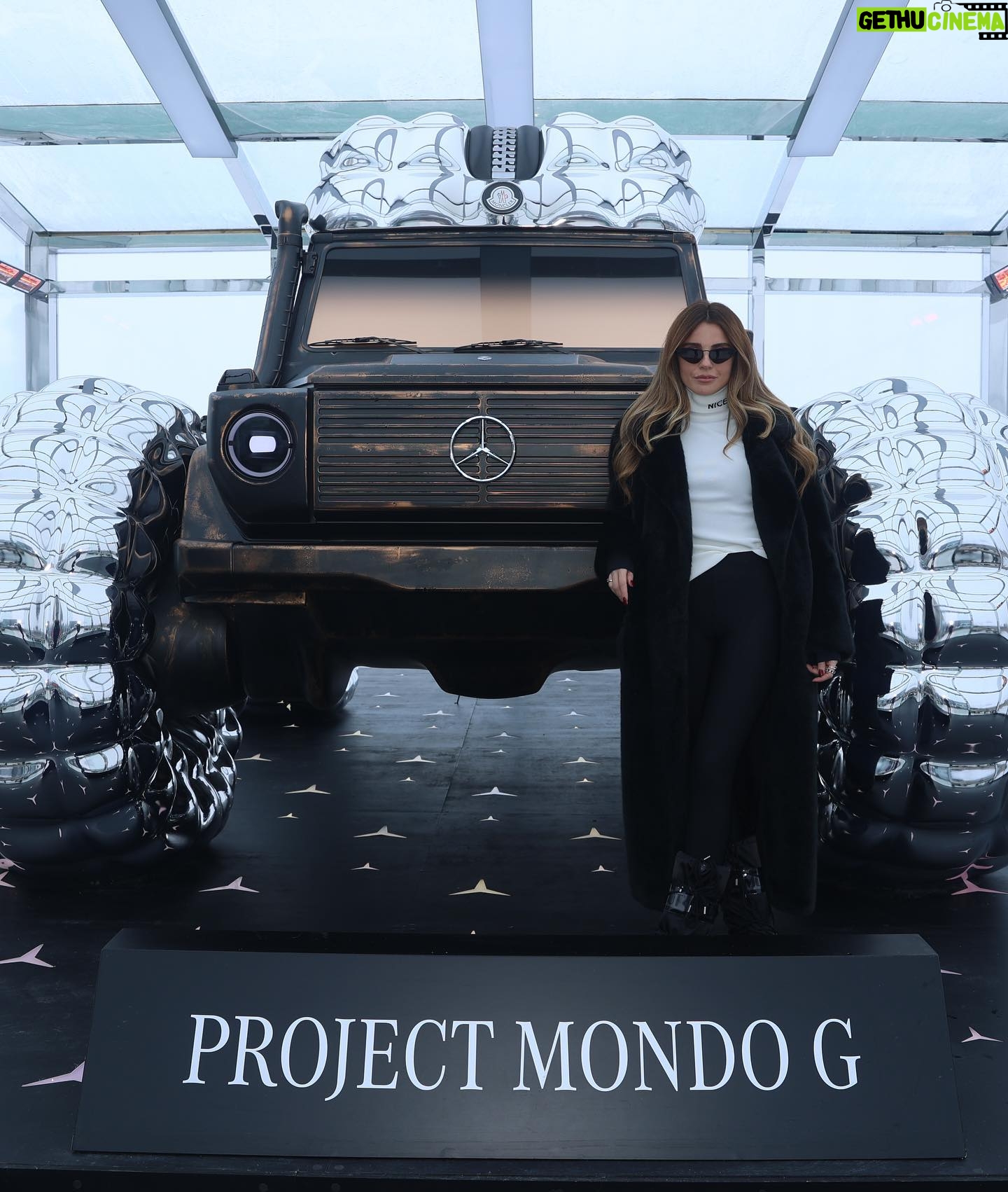 Ezgi Eyüboğlu Instagram - 💫 @mercedesbenzturkiye & @moncler #projectmondog #reklam @lappartistanbul
