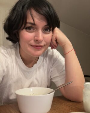 Ezgi Mola Instagram - Oyasumi🌺🙏🏼