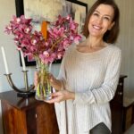 Fátima Lopes Instagram – Ofereceram-me estas lindas orquídeas vindas do jardim. São das minhas flores favoritas! 🌸