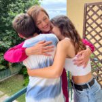 Fátima Lopes Instagram - Hoje é um dia de celebração. Cheguei aos 55 anos, rodeada de amor. 🥰🎉 É, sem dúvida, o mais importante para mim. O amor que sinto pelos meus filhos, pelo meu companheiro, pela minha família, pelos meus amigos e também o amor que eles têm por mim. Sem esquecer o amor do público que tanto me acarinha. 💖 Estou numa fase da vida em que me sinto muito feliz e em que sinto muita paz. Quero agradecer a todos, do fundo do coração, o carinho que me têm dado ao longo do dia de hoje e, na verdade, sempre. Muito obrigada! 🙏🏼🩷