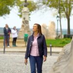 Fátima Lopes Instagram - Há uma nova geração de emigrantes de volta a casa e que podem inspirar outros a dar este passo. Uma mudança que conta com o apoio do @programa_regressar, que proporciona melhores condições de vida através de incentivos fiscais e financeiros, assim como a comparticipação nos custos de viagens e transporte de bens. De acordo com o @iefp_portugal, mais de 16 mil pessoas já beneficiaram destas medidas. Conheça as histórias de portugueses que regressaram a casa. Episódio já disponível no link da Bio do @brandschannel. #iefp #iefpportugal #mudarparamelhor #programaregressar #fatimalopes #quebramar1989 #brandschannel #youtube