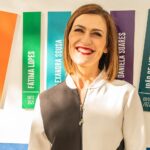 Fátima Lopes Instagram - Cabrela é uma vila que está no meu coração pela forma como acarinha os autores e os livros. Qualquer apresentação em Cabrela é especial, porque tudo é pensado para valorizar o livro e o autor. Ontem a Junta de Freguesia e a Associação “Lar doce ler”, uniram-se numa festa da cultura para celebrar o 25 de Abril e o Dia do livro, inaugurando o “Mural das Letras”. Este mural é uma homenagem aos autores, que tal como eu, visitaram Cabrela. Foi com muita alegria que participei nesta cerimónia tão bonita. 😊